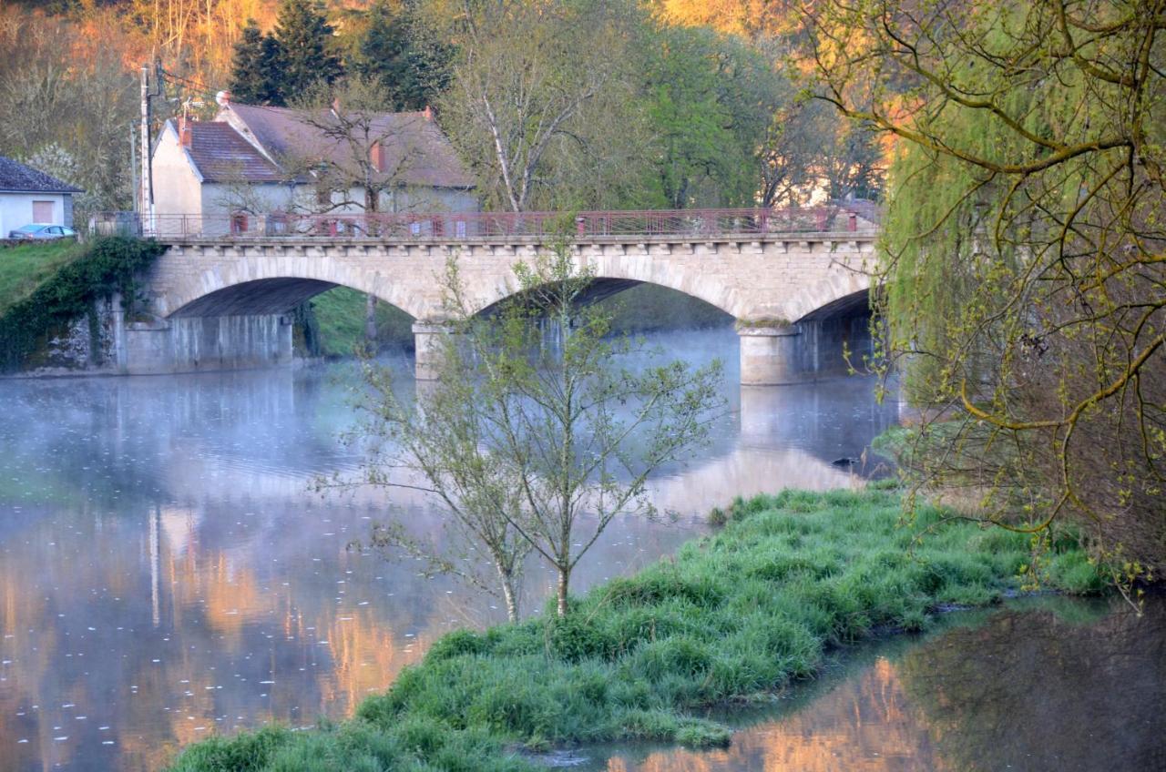 Au Bord De L'Eau Appartement 50 M2 Chambon-sur-Voueize Kültér fotó