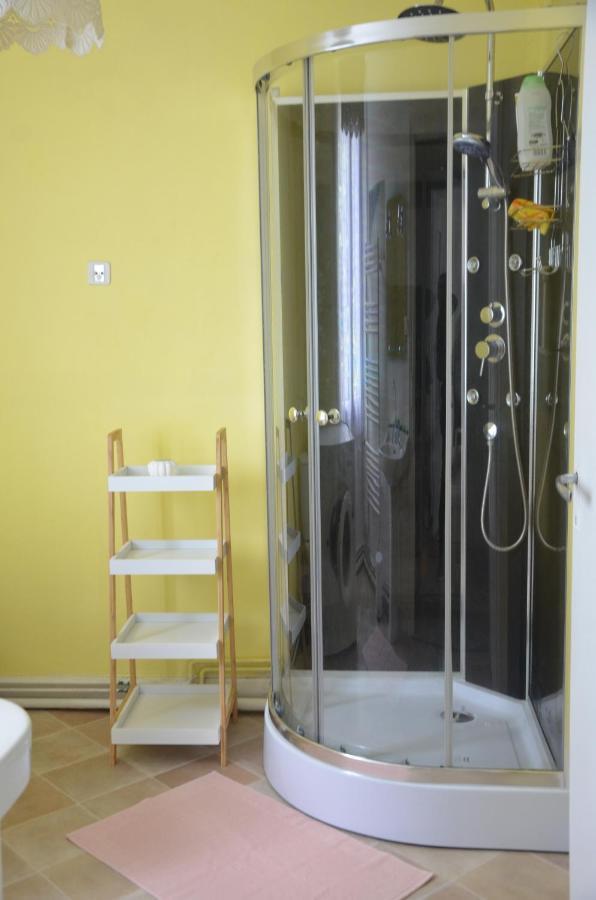 Au Bord De L'Eau Appartement 50 M2 Chambon-sur-Voueize Kültér fotó
