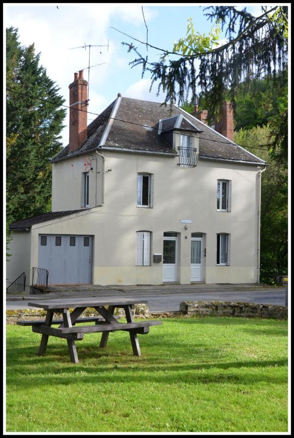 Au Bord De L'Eau Appartement 50 M2 Chambon-sur-Voueize Kültér fotó