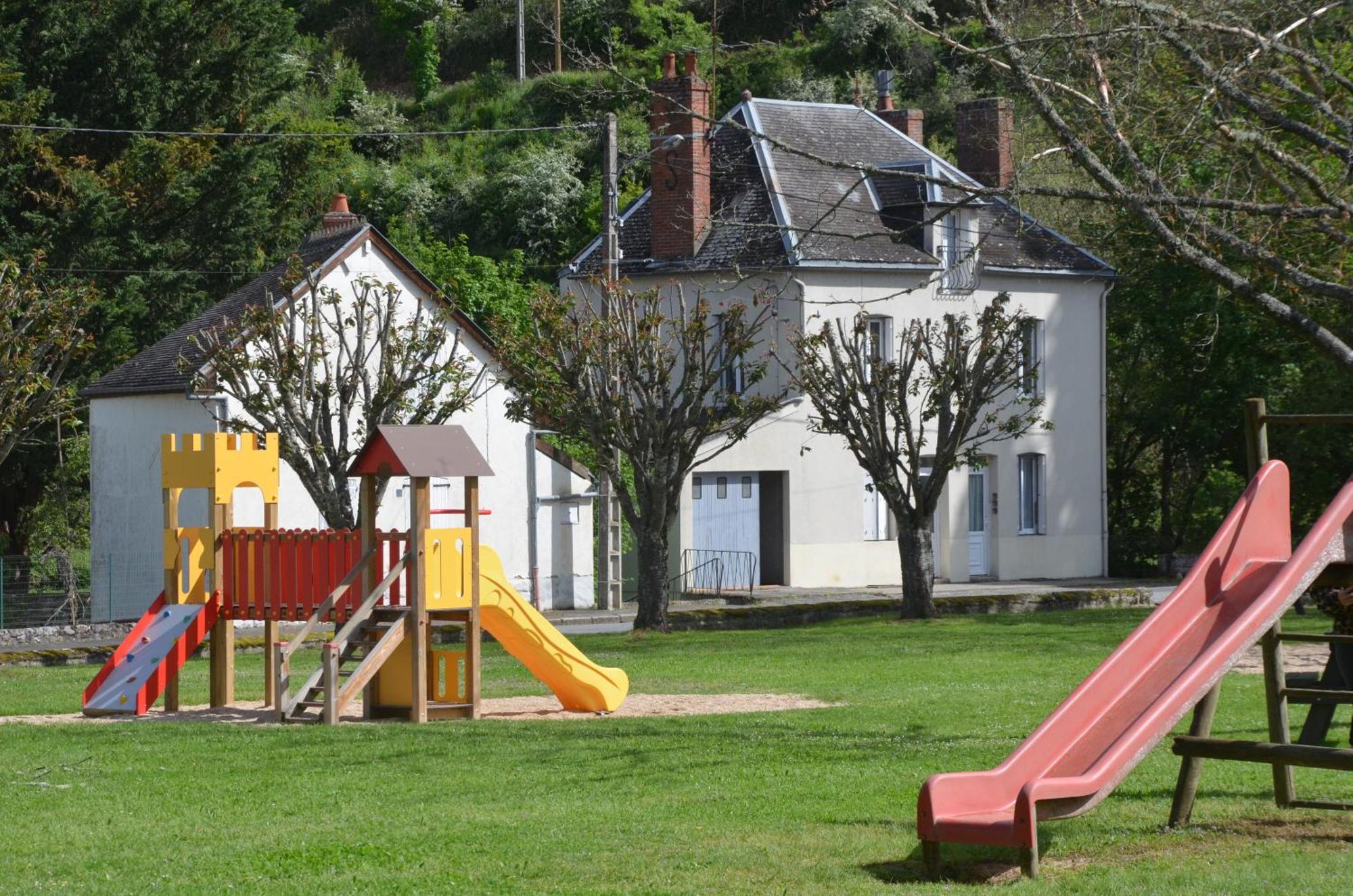 Au Bord De L'Eau Appartement 50 M2 Chambon-sur-Voueize Kültér fotó